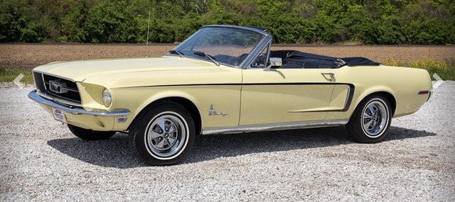 Klasiklere merak saran Gke, 1967 model Ford Mustang Convertible marka otomobilin sahibi oldu.