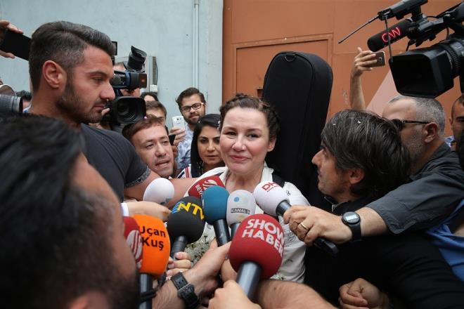 nl arkcnn adnn "O Ses Trkiye'nin jri adaylar arasnda da getii ancak bu teklife imdilik scak bakmad konuuluyor.