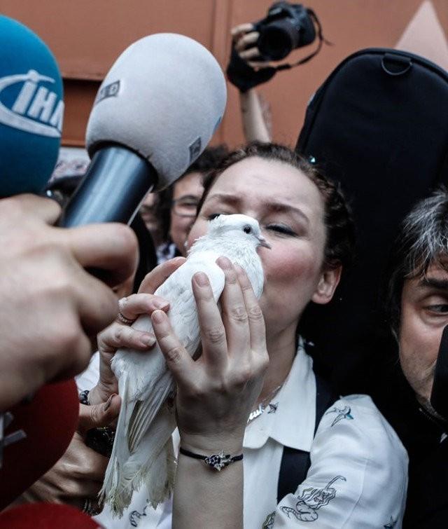 Uyuturucu madde ticareti yapmak suundan 2009 ylnda 7,5 ay, 2014 ylndan beri de 2 yl 6,5 ay hapis yayan Deniz Seki, sonunda kesinleen cezasn yatp zgrlne kavutu.