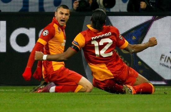 Son 22 sezonun en ksr balangcna imza atan ve kadrosunda Burak Ylmaz ile Drogba'y bulundurmasna ramen 3 mata rakip fileleri sadece 3 kez havalandrmay baaran Galatasaray'da kanatlarn verimsizlii tartlyor.
