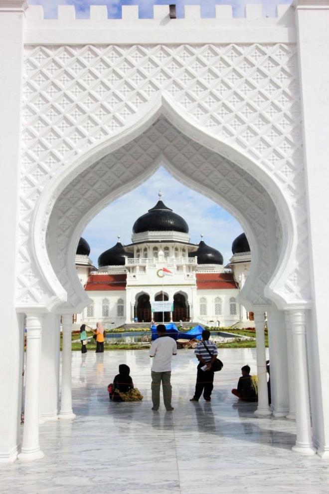 Caminin 1873'te Ae'yi igal etmek iin saldr dzenleyen Hollandal askerler tarafndan yaklmasna ramen Aeli Mslmanlarn direnii, blgede slamiyet'in stnlnn hissedilmesinde dnm noktas olarak gsteriliyor.