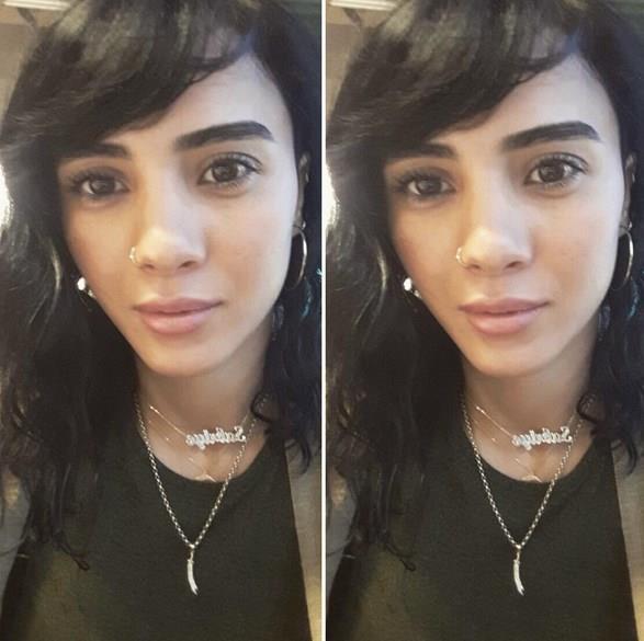 Sabriye engl, 2006 ylnda boksla tant. Spor hayatna hentboll oynayarak balayan Sabriye engl, tavsiye sonrasnda kickboks'a yneldi.