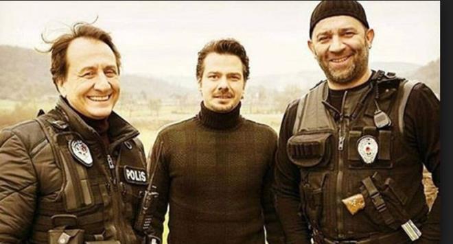 Kanal D'nin sevilen dizisi 'Arka Sokaklar' ile ilgili yeni sezon mjdesi geldi. 11 sezondur barolde yer alan dizinin 'Rza Baba's Zafer Ergin, 12'inci sezon ile ekranlarda olacan belirterek, "Arka Sokaklar'da konu bitmez dizi devam edecek" dedi.