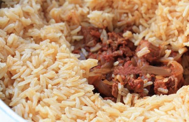 mlek Pilav | ebinkarahisar    <p>  Sebzeler ve kuzu eti ile frnda birlikte pien pirin pilav, olaanst! Sadece bu pilav iin ebinkarahisar'a gidilir.