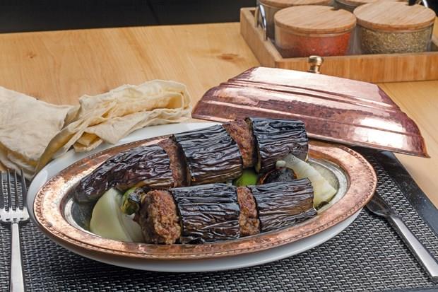 Patlcan Kebab | anlurfa<p>    Dnyaca mehur anlurfa Birecik blgesinin zel patlcan yine anlurfa'da Patlcan Kebab ad ile talandrlyor.