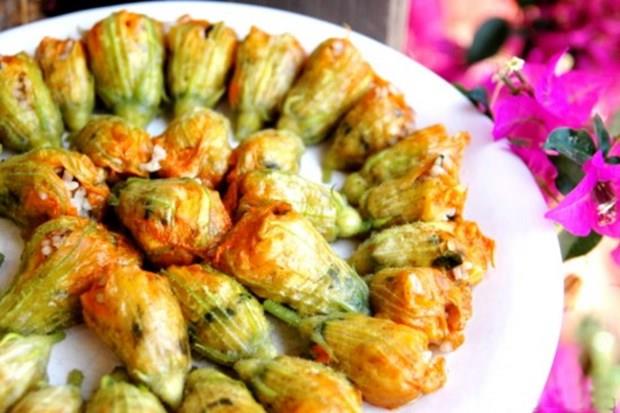 Kabak iei Dolmas | Mula<p>      Yzn gnee dnen kabak iekleri  bu sefer sofralarda bahar havas estiriyor.