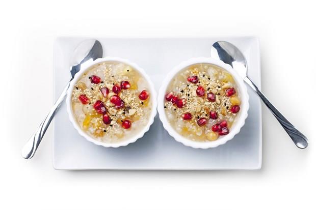 Aure | stanbul<p>  Kimilerine gre Muharrem aynn ruhani  lezzeti, kimine gre iste paylamann  en tatl yolu. Nuh'un umudu, Ermenilerin  anu-abur'u... Bereketi, herkesin farkl bir tarife sahip olmasna da yansyan aure, stanbul'un en zel lezzetlerinden.