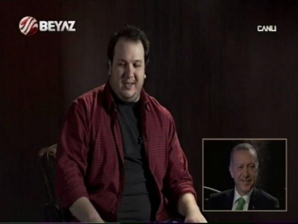 ahan Gkbakar: Dolmabahe kahvaltlarndan birine davet edildim. Sayn Babakan "Tombiim naslsn" dedi, bir an durdum.