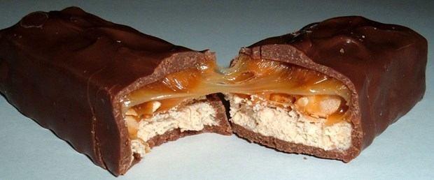 Sz konusu rnlerin son kullanma tarihlerinin, 9 Mays 2018 ya da 18 Mays 2018 olduunu belirten Mars szcs, bu rnlerin "yalnzca az bir miktarnn" ngiltere ve rlanda'da datldn aktard. Mars, 2016 ylnda bir tketicinin Snickers ierisinde krmz bir plastik paras bulmasnn ardndan 55 lkede Snickerslar toplatmt..