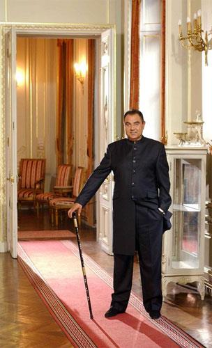 Sadettin Teksoy imdilerde bir yapm irketi sahibi.