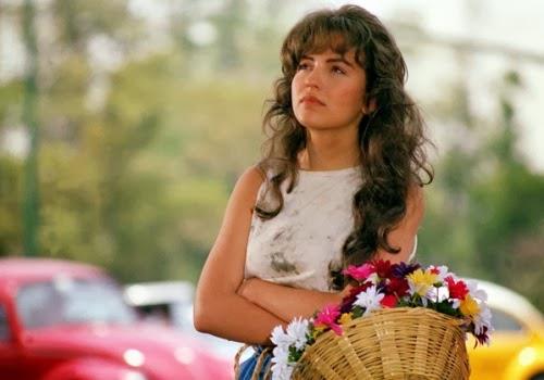 90'l yllarn sonunda byk bir hayran kitlesi bulunan pembe dizilerden Rosalinda'nin gzel oyuncusu Thalia 45 yana girmesine ramen gzelliinden hibir ey kaybetmedi.