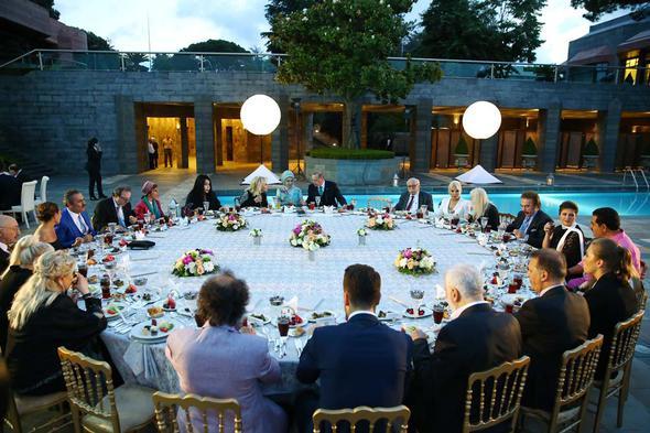 Cumhurbakan Recep Tayyip Erdoan; spor ve sanat camiasndan konuklara iftar yemei verdi. te o isimlerden bazlar...