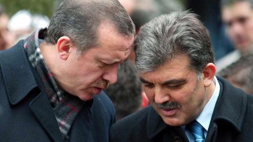 <p><b>GL DE KATILDI</b></p>    Programda Cumhurbakan Abdullah Gl de Erdoan' anlatt. "Trkiye'nin tarihini beraber yazdk" diyen Gl unlar syledi: "Tayyip beyle bizim arkadalmz genlik yllarmzda balad. 1970'lerin badr. 40 yl geen bir sre. Bu arkadalk mahalle arkadal deil dava arkadaldr. Onun iin nemli bir arkadalk. Trkiye'nin tarihini beraber yaptk, yazdk. Birlikte ok cesur admlar attk.