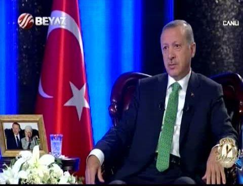 <p><b>STEME</b></p>    Allah rahmet etsin halamn olu, onun bir arabas vard. Onunla beraber gittik. Giderken de yle bir ikolatal baklava yaptrmtm. Onu oraya getirdik. stemeyi yaptmzda sonradan rendik ki ben baya kzarmm yani. Babam, annem, kaynpeder, kaynvalidem en ufak bir zorlama karmadlar. ok da uzatmadk zaten. Bir sene iinde nianmz ve nikahmz kyverdik. Ben kyafet konusunda eime ve ocuklarma yk olmam kendim hallederim.