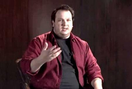 <b>ahan Gkbakar:</b> Dolmabahe kahvaltlar vard, nllerin katld Babakanmzn da geldii kahvaltlar. Onlardan birine davet geldi. Gn geldi gittik. Byk bir salon, byk bir masa var. Babakan girdi, herkesle tokalat. Tam kar karya durduk. Herkesle konutu. Bana geldi, tombiim naslsn, eriyemedin mi daha dedi. Bende yle ardm, iyiyim falan dedim. Sonra kahvaltlar datld. Az yiyeyim dedim. O ekilde devam ederken, kahvaltlar toplanrken salam kalmt. Tabakta kalmasn alaym dedim. Tam azma atyordum gz gze geldik Babakanla. Salam braktm. A kaldm o kahvaltda.