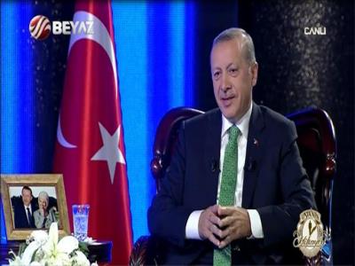 <p><b>BABAM BZMLE HESAPLAMITIR</b></p>    Babam otoriterdi. Bizim yetimemizde onun ciddiyetinin faydas oldu. Aznzdan kfr karsa faturasn ar dersiniz. Zaman zaman babam bizimle hesaplamtr. Faturasn dedik.