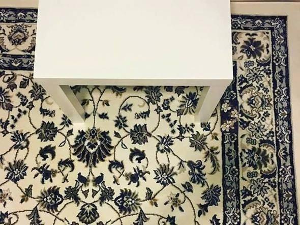 Ben Phone'u heryerde grrm, nerede olsa tanrm diyenlerden misiniz? imdi bu grntdeki masa ve halya dikkatlice bakn. Aslnda gznzn nnde bir iPhone var. u an fotorafta iPhone'un nerede olduunu pek oklar gibi gremediniz mi?