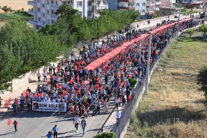 ehidin grev yapt okula adnn verilmesinin ardndan hazrlanan "ehit enay Aybke Yaln ok Programl Anadolu Lisesi" tabelas, eskisiyle deitirildi.