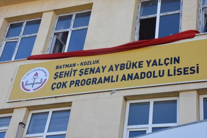 Kaymakam Orhan Aktrk, burada yapt aklamada, ehit retmeni unutmayacaklarn syledi.