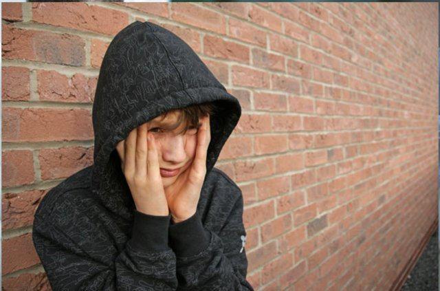 Gelecek kaygs, snav kaygs, gvenlik endieleri, ailevi sorunlar gibi daimi bir korku iklimi insanlar kuatyor. Asansrlerin kap kapama dmeleri siliklemi durumda. Bindiiniz asansrlerin iindeki dmelere bir bakn. En ok silinmi dmeler, en sk kullanlan 'kap kapama' dmeleri. Sebebi, herkesin acele ile bir yerlere yetime kaygs iinde olmalar" dedi.