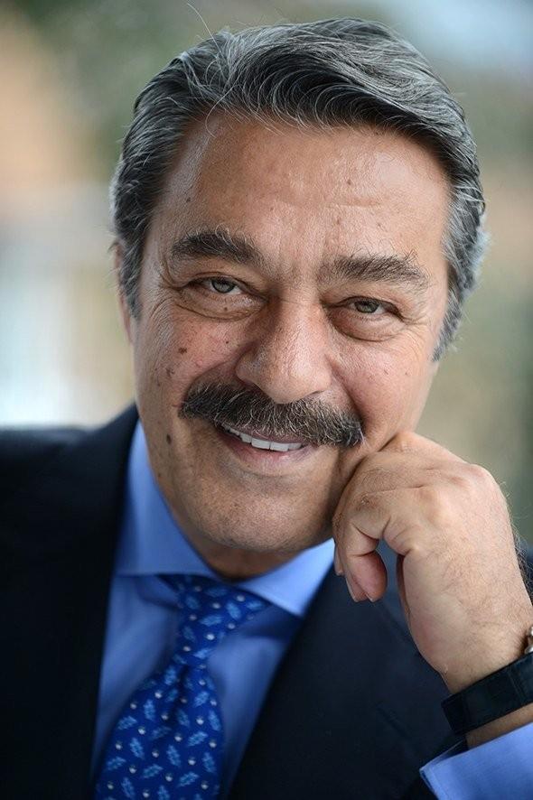 Bu insanlarla bir eyler yapmak istiyorsanz, iki kere dnn. Ya da imkan varsa daha fazla. nk onlar anlamas zor, bir eyler beendirmesi ok zor insanlar, nk onlar "Trkiye'nin en zor adamlar" Posta gazetesi yazarlarndan oluan jri heyeti Trkiye&#8217;nin en zor adamlarn seti. Bu listede kimler yok ki... KADR NANIR/ Her dnemin hem en ar, hem de en zor abisi&#8230; Kadirizm&#8217;in hamisi&#8230; Hi akas yoktur; kodu mu oturtur!