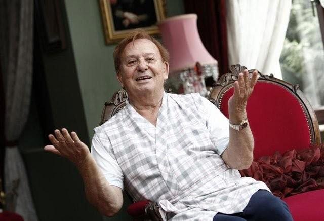 SEYF DURSUNOLU  <p>  Hem zor hem kaprisli hem de huysuz&#8230; ifte kavrulmu lokum gibi&#8230; Herkes ayn eyi sylyor: Neeli, renkli fakat ok da riskli