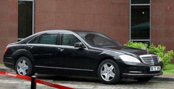 Babakan Yardmcs Bekir Bozda'n makam arac Mercedes