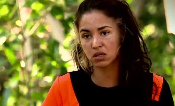 Almanya&#8217;da gerekletirilen Miss Turkuaz Germany yarmasn kazanarak gzellii ile dikkatleri zerine eken Berna Keklikler ayn zamanda da Gz6 programnda kzlar takmndan ampiyonluunu ilan ederek de bir baka baar rnei sergiledi. Survivor&#8217;a katlma sebebi sorulduunda kendisinin sava ve macerac bir ruha sahip olduunu, doaya dkn olduunu ve ada artlarnn kendisini zorlamayacan belirtti.