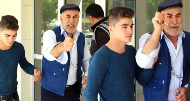 niversite rencilerini yerletirmek amacyla dzenlenen snavn ikinci aamas olan Lisans Yerletirme Snav'na (LYS) Tunay Kl isimli aday 09:45 kuralna takld. Tm abalarna ramen okula alnmayan Kl, duruma tepki gsterdi.