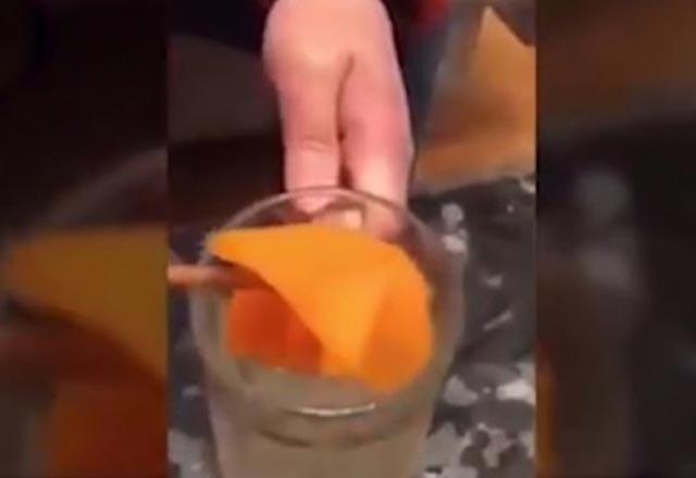 Marketten alm olduunuz meyve sularnn gerek meyveden mi yoksa boyadan m yapldn anlamak artk ok basit.  ok fazla para vererek aldnz meyve sularnn gerekten organik olup olmadn anlayabilirsiniz.