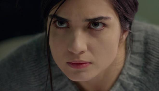 Umut Evirgen&#8217;in korumalar durumu fark eder etmez Hrriyet muhabiri smail Bayrak&#8217;n iinde olduu arac kovalamaya balad.