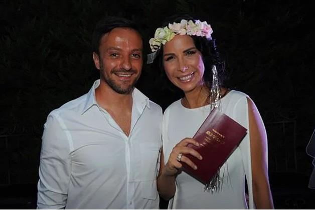 Tuba zerk & Altan Nuh: Menajeri Altan Nuh ile getiimiz yaz sonu evlenen arkc Tuba zerk de mutluluu bulamayan nllerden oldu.