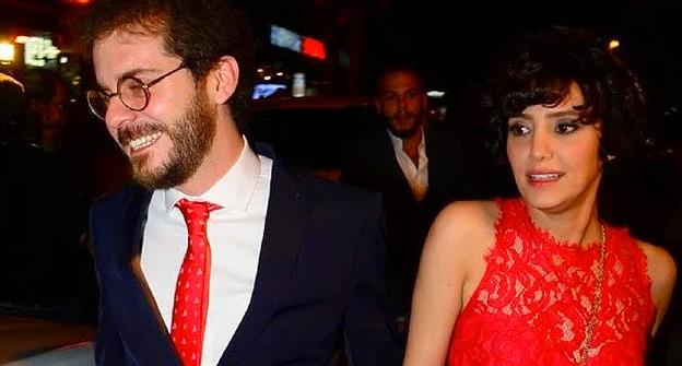 Nehir Erdoan & Ahmet Sesigurgil: 2014 ylnda "Silsile"' isimli filminin setinde tanan ve ak yaamaya balayan grnt ynetmeni Ahmet Sesigurgil ile Nehir Erdoan ikilisi, yln ilk aylarnda boanan nller arasna girdi.