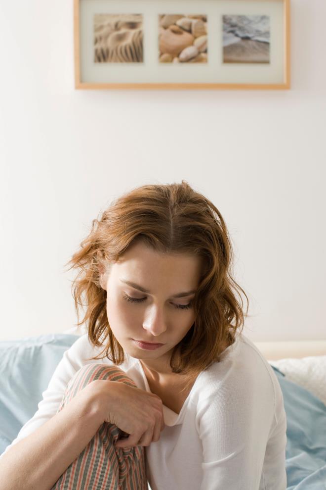 KIRIK KOLLA SALATA YAPMAK GB    <p>Depresyon srecini, krk kolla salata yapmaya benzetebiliriz. Kii hayat kalitesi dm bir ekilde hayatna devam eder, fakat bu durum tedavi edilmedii takdirde kiinin hayatndaki ilevselliini olumsuz etkileyen bir sre haline dnr.