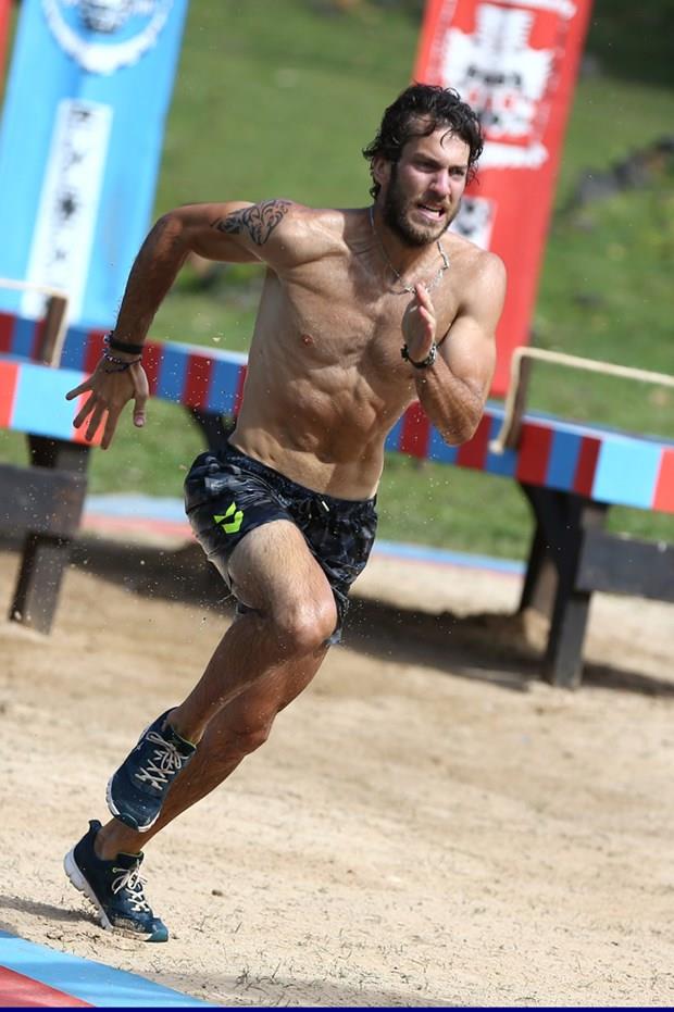 "OY POTANSYELNDEN KORKMUYORUM"    Finale kalmadan nce Survivor'da baz itiraflarda bulunan Ogeday yle konumutu: "Kendi takmmdan erkeklerden Volkan kadnlardan Tue&#8217;nin olmasn isterim. nllerden karmda herkes olabilir. Hepsini ok iyi tanmadm iin.  Karmdakinin nemi yok, ben koltua oturduum takdirde karmdakinin oy potansiyelinden korkmuyorum."