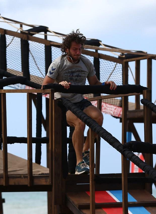 EN OK NELER ZLED?---    "En ok zlem duyduum tabiki de hayatn kaybeden kardeim iin zlem duyuyorum. Ondan sonra ailemin zlemini duyuyorum sonra kz arkadamn ve arkadalarmn zlemini duyuyorum. Tabiki aile deyince yemeklerde giriyor iin iine yemekleri zlyorum. Kz arkadamn tatllarn zlyorum. ok gzel tatl yapar. Buraya gelmeden nce aileme ve kz arkadama ok fazla 'seni seviyorum' demezdim. 'Seni seviyorum' demenin zlemini duyuyorum. Buradan dndkten sonra bol bol syleyeceim. Duygularm hi dile getirmezdim iime atardm artk yapmayacam. Ablamla gezerken elini tutacam nk hep tutmak isterdi ben tutmazdm artk tutacam"