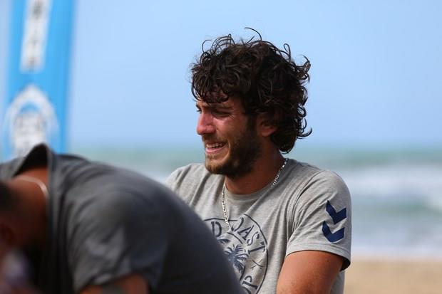 BOYNUMDAK KOLYENN HKAYES---    (Alayarak) Benim krek takmndan bir arkadam vard. Ad Muhammet onu motor kazasnda kaybettim. Onun kolyesi o yzden sonuna kadar takacam. Tek anlam bu yani ondan bana kalan tek ey.