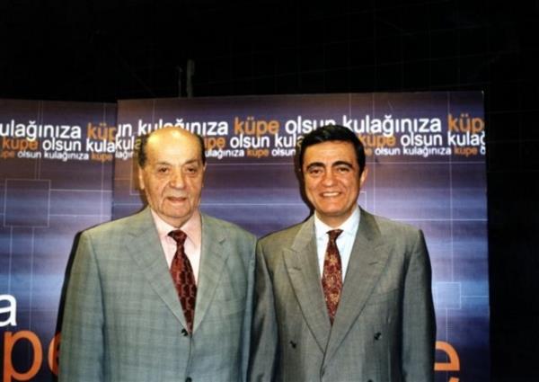 Anadolu Grubu'nun ilk irketi olarak 1960 ylnda kurulan elik Motor, faaliyetlerine Jawa motosiklet, Puch mobilet ve Skoda kamyonetlerinin satyla balad.