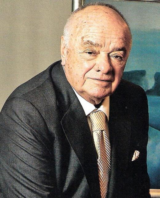 naat mhendisi ark Tara ve enitesi Sadi Glelik tarafndan 1957 ylnda kurulan ENKA Kollektif irketi daha sonra Anonim irket'e, 1972'de de ENKA Holding A..'ye dnmtr.