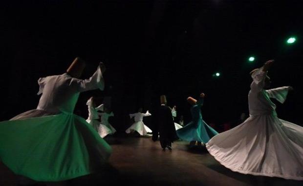 Nasibinde varsa alrsn karncadan bile ders. Nasibinde yoksa btn cihan nne serilse sana ters.