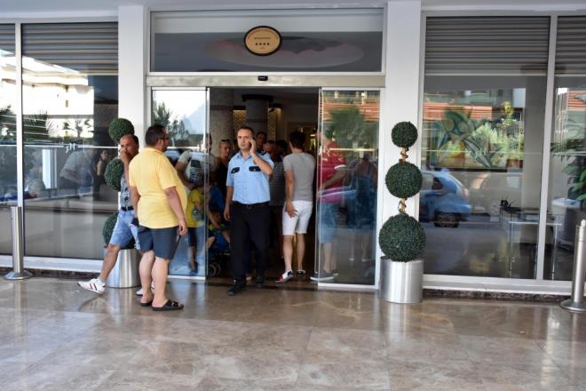 Konu ile ilgili aklama yapan GETOB Mdr Cahit Sarbey, "Akam saatlerinde arka arkaya telefonlar geldi ve maduriyet yaand sylendi. Anlan otel GETOB yesi deil. Ama vatandamzn madur olmamas ve Marmaris adnn bu tr olaylarla kirlenmemesi iin seferber olduk.