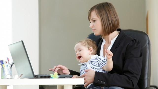 Memur annelerin yar zamanl alabilmesine imkan salayan ynetmelik byk oranda tamamland. Bakanlar Kurulu'nun imzasna kt. nmzdeki gnlerde yaynlanarak yrrle girecek.