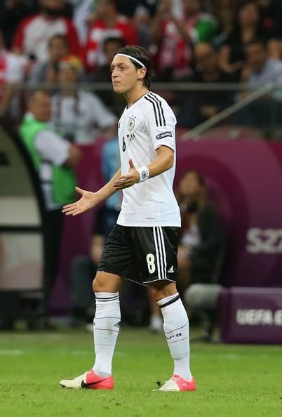 Turnuva sonunda tm gzler Mesut'a evrilirken, elini abuk tutan Jose Mourinho, Alman futbolunun ykselen yldzn 15 milyon euro karlnda Real Madrid'e getirdi.