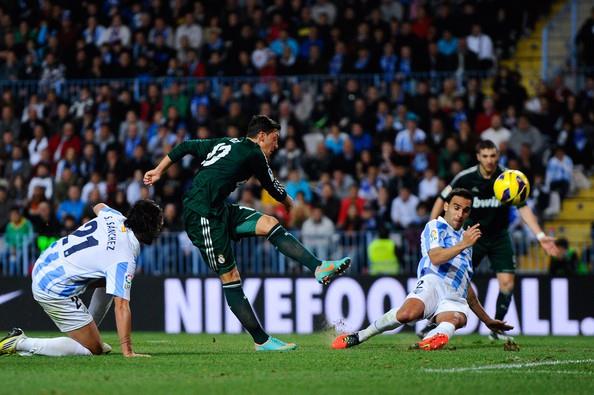 Jose Mourinho dneminde Eflatun-Beyazllarn deimez isimlerinden biri olan, son  sezonda ampiyonlar Ligi'nde yapt 14 asistle zirvede yer alan, ikinci sezonunda 10 numaral formay srtna geiren, Xabi Alonso gibi takm arkadalar tarafndan "Benzersiz yetenek" olarak nitelendirilen Mesut'un Real Madrid macerasnn sonu ise Mourinho'nun gidii ile balad.