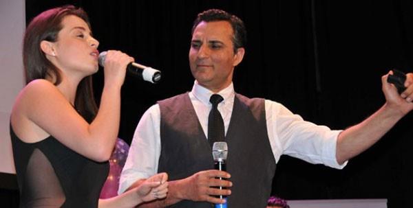 Dzce'de konser veren Rafet El Roman, izleyicilerin Ramazan bayramn kutlamak isteyince olanlar oldu...