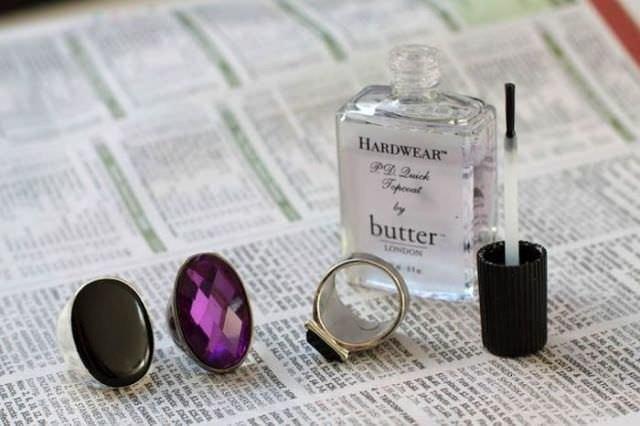 Yzn parmaktan kaymasn engellemek iin oje srebilirsiniz..