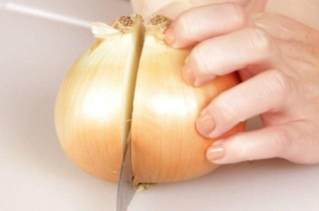 Di macununun bir baka kullanm yeri de soan ve sarmsak dorayan kiilerin elleri. Kokusu zor kan soan ve sarmsaktan kurtulmak iin ellerinizi di macunuyla ykayn.