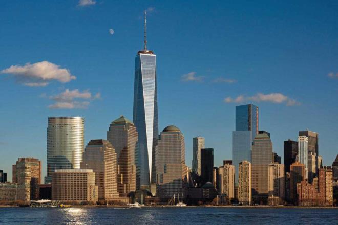 6. New York'un yeni simgesi  <p>  Listenin bir sonraki srasnda yer alan yap New York'tan. 541 metre yksekliindeki One World Trade Center, dramatik anlar olan bir yap.  2001'de New York'a dzenlenen terrist saldrlar sonras yklan ikiz kuleler yerine ina edilen gkdelen, dizaynnda o ac olayn izlerini de tayor.