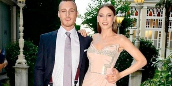 NLLER AKIN ETT  <p>    Puhu TV'nin popler dizesi Fi'de Duru karakterini canlandran Serenay Sarkaya ve oyuncu sevgilisi Kerem Bursin; Evcen- zivit iftinin dnne katld.