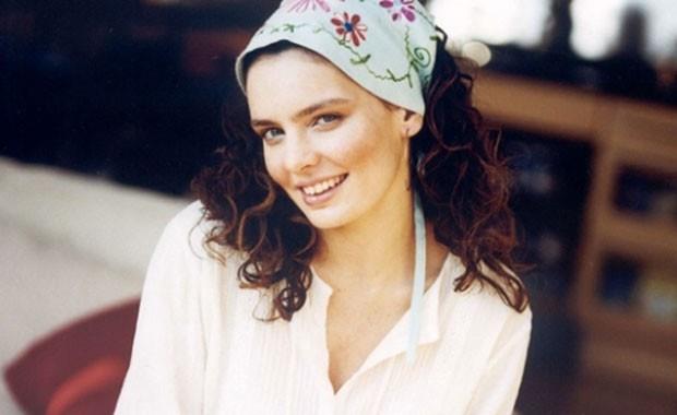 NL KARABRAHMGL: Boazii niversitesi Siyaset Bilimi ve Uluslararas likiler Blm'nden mezun oldu.